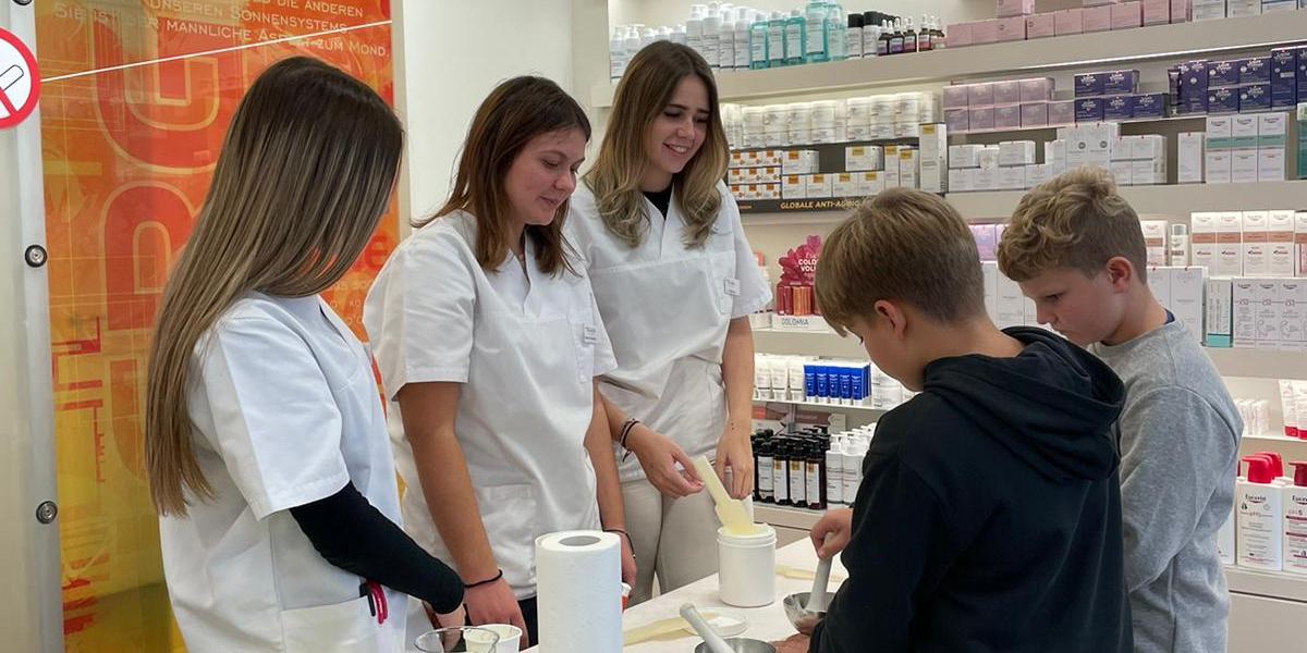 lara-leona-elisa-mit-kindern